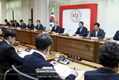 Opening Remarks by President Moon Jae-in at Cabinet Meeting on Competitiveness of Materials, Parts and Equipment Industries