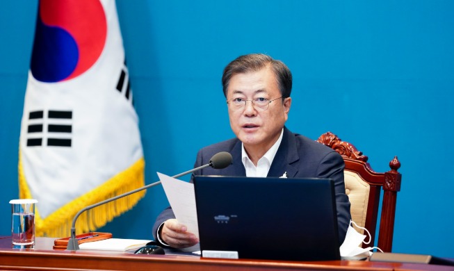 Opening Remarks by President Moon Jae-in at Meeting with His Senior Secretaries