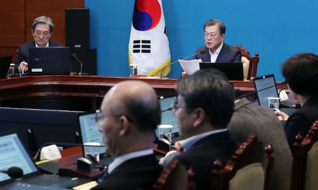 Opening Remarks by President Moon Jae-in at Meeting with His Senior Secretaries