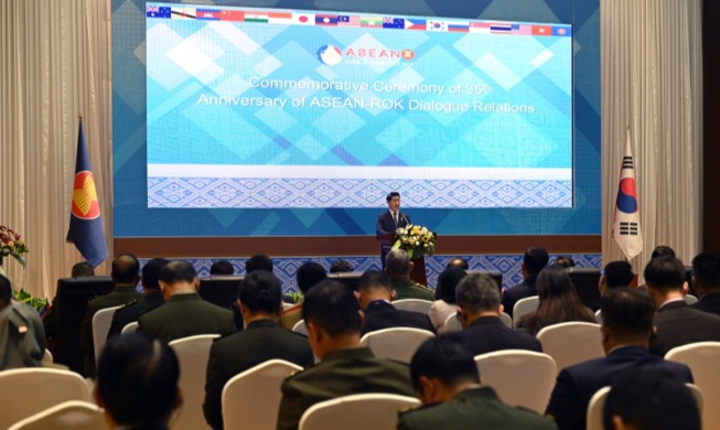 Defense ministers' talks with ASEAN discuss sea training