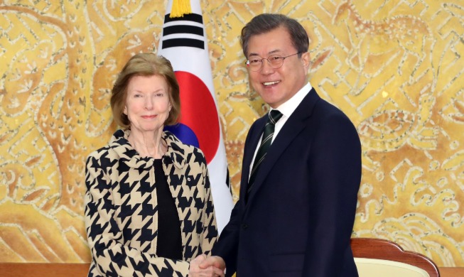 Opening Remarks by President Moon Jae-in at Meeting with Chair Huguette Labelle of International Anti-Corruption Conference Council