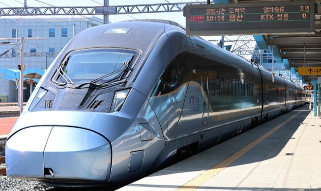 3rd-gen bullet train KTX-Cheongryong departs for Seoul