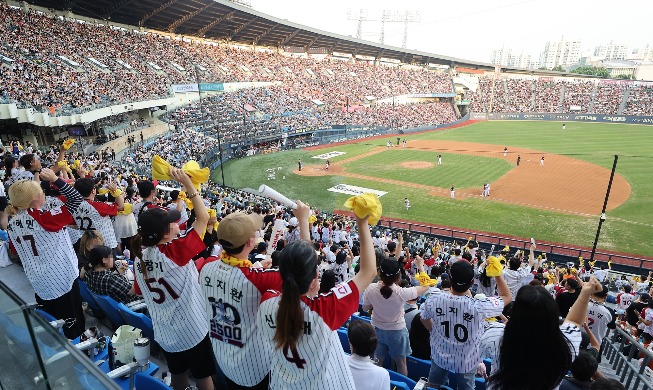 Baseball league seen to set record 10M spectators this season